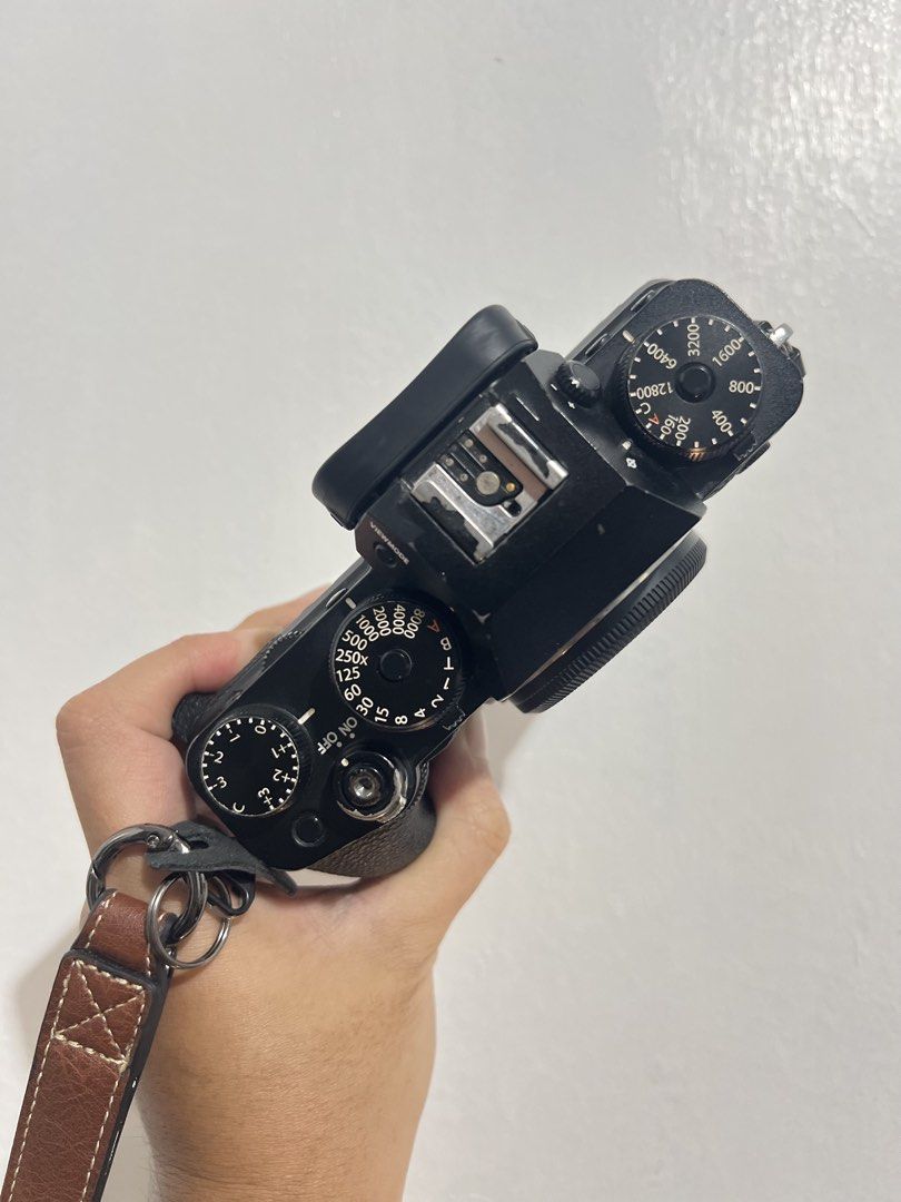 Fujifilm XT-4 Body only (Category: Cameras) located in Santa Cruz. Submitted by chenzo_2115 (Listing ID 1462613040, Image 3). Description: Read first: Fujifilm XT-4 body for sale or swap (comment your offer) honest issue: sign of usage bawal sa maselan. performance: good na goods pang events or photoshoot, travel, hmua porfolio etc. inclusion: with original box original strap fujifilm battery 2pcs original llano battery hub tempered glass install
