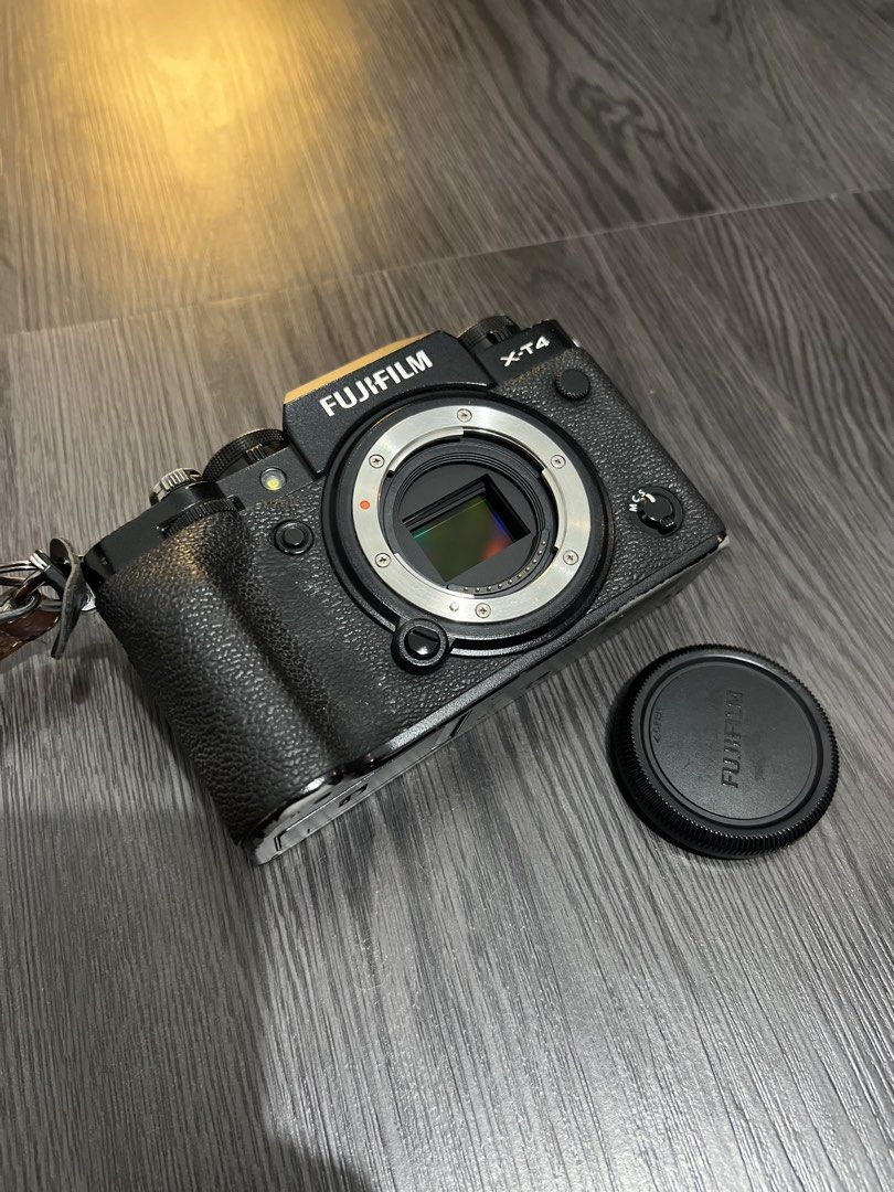 Fujifilm XT-4 Body only (Category: Cameras) located in Santa Cruz. Submitted by chenzo_2115 (Listing ID 1462613040, Image 2). Description: Read first: Fujifilm XT-4 body for sale or swap (comment your offer) honest issue: sign of usage bawal sa maselan. performance: good na goods pang events or photoshoot, travel, hmua porfolio etc. inclusion: with original box original strap fujifilm battery 2pcs original llano battery hub tempered glass install