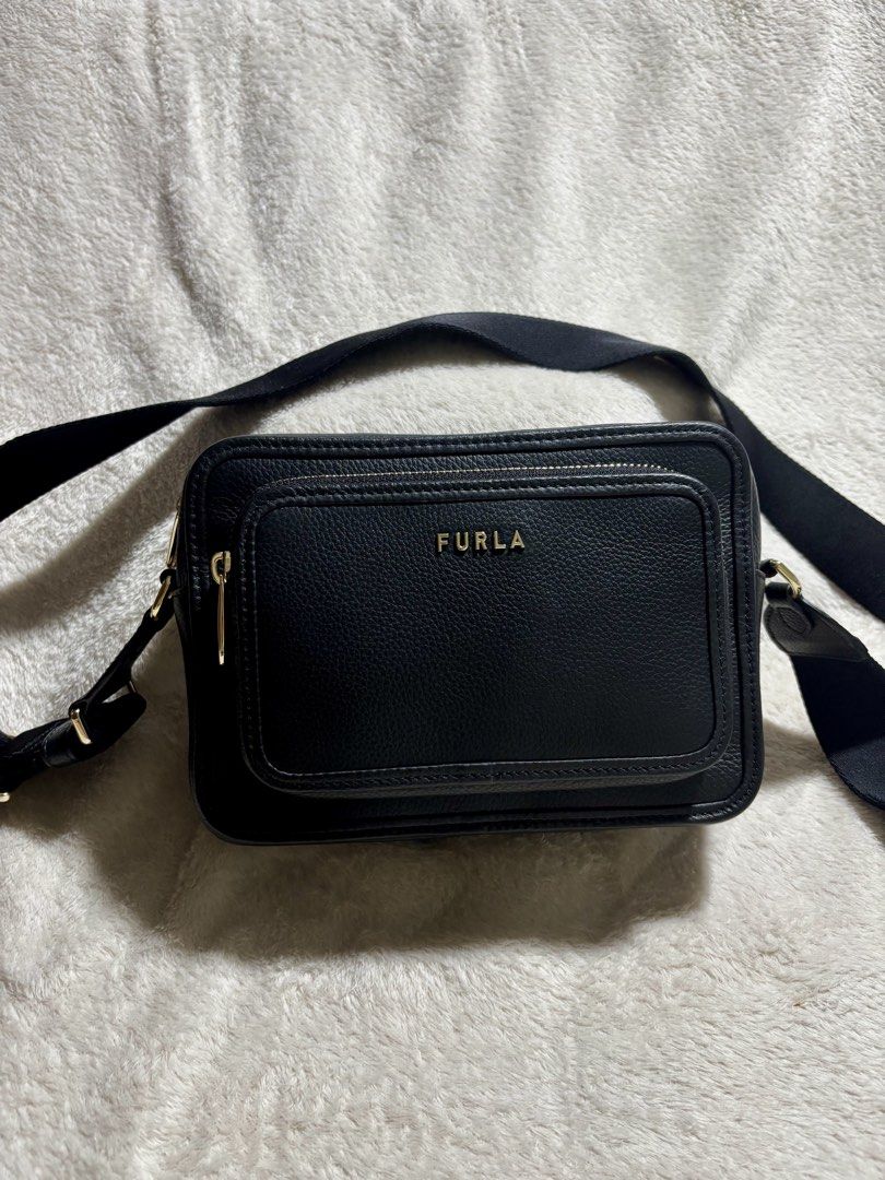 Furla Black Rea Crossbody Bag (Category: Luxury Bags & Wallets) located in Quezon City. Submitted by _aritan (Listing ID 1462518403, Image 1). Description: - Authentic Furla black leather crossbody bag - Adjustable strap for comfortable wear RFS: not being used Loc: quezon city MOD: Lalamove / Gogo Express / Meet up @ Fishermall QC - SF shoulder by buyer MOP: GCash.