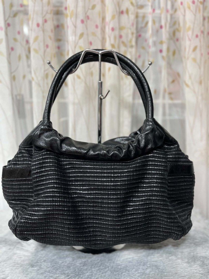 Furla handbag in black (Category: Shoulder Bags) located in San Jacinto. Submitted by kellysthrift_ (Listing ID 1462541516, Image 1). Description: Auth furla in black.