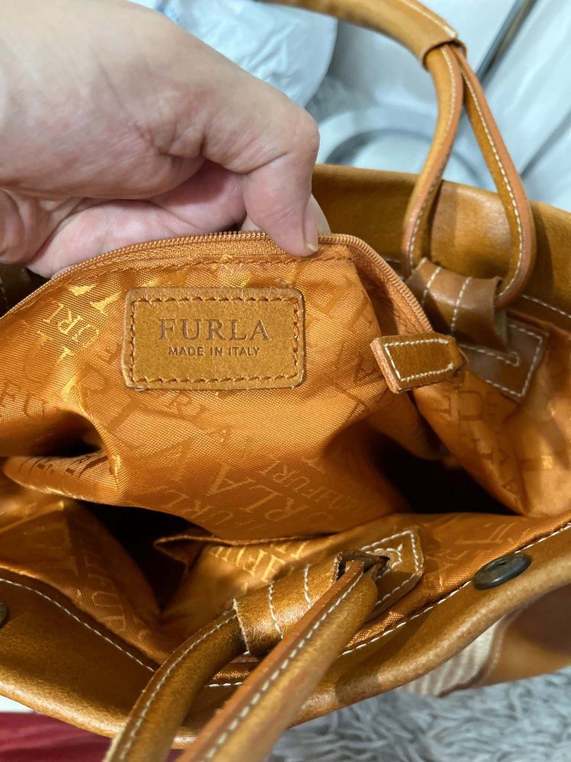 Furla Shoulder bag (Category: Shoulder Bags) located in San Jacinto. Submitted by kellysthrift_ (Listing ID 1462541812, Image 3). Description: Auth furla shoulder bag.