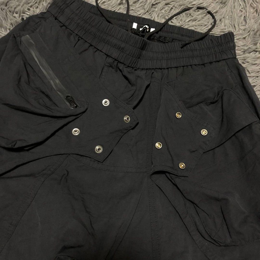 G11 Eleven Tactical Nylon Shorts (Category: Shorts) located in Camiling. Submitted by thriftscape2024 (Listing ID 1462565056, Image 2). Description: Excellent Condition Color rate: 9/10 Issue: ❌❌❌ W: W26-38 L: 20 Thigh: 15 Leg Opening: 13.