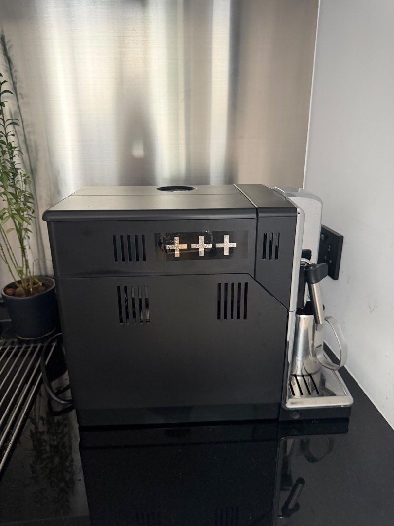 Gaggia Anima Automatic Coffee Machine （分類：咖啡機及咖啡壺）位於 Hong Kong。 由 brianroberto22 提交（商品編號 1462460364，圖片 3）。簡介： Gaggia Anima automatic coffee machine. Makes espresso, espresso lungo, and hot water. Has steam wand for frothing milk. Adjustable aroma strength. Easy to use buttons and display screen. Great for home use. Selling as is.。