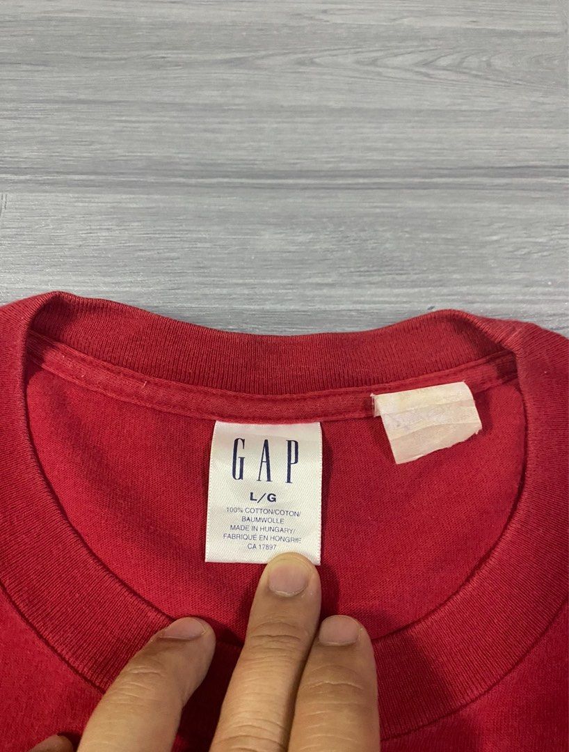 GAP (Category: Tshirts & Polo Shirts) located in Kuala Terengganu. Submitted by f2store. (Listing ID 1462617579, Image 3). Description: 🛑 ITEM ❇️ GAP 🛑SIZE ❇️ 22.5x30 ( XL ) 🛑 CONDITION ❇️ 9.1/10 🛑 TAG ❇️ GAP 🛑 MATERIAL ❇️ 100% Cotton 🛑 JAHITAN ❇️ Double ⬆️⬇️ 🛑 TULANG TEPI ❇️ Tiada 🛑 PRICE ❇️ RM10 🛑 POSTAGE ❇️ DFOD ( BAYAR KEPADA J&T ) .