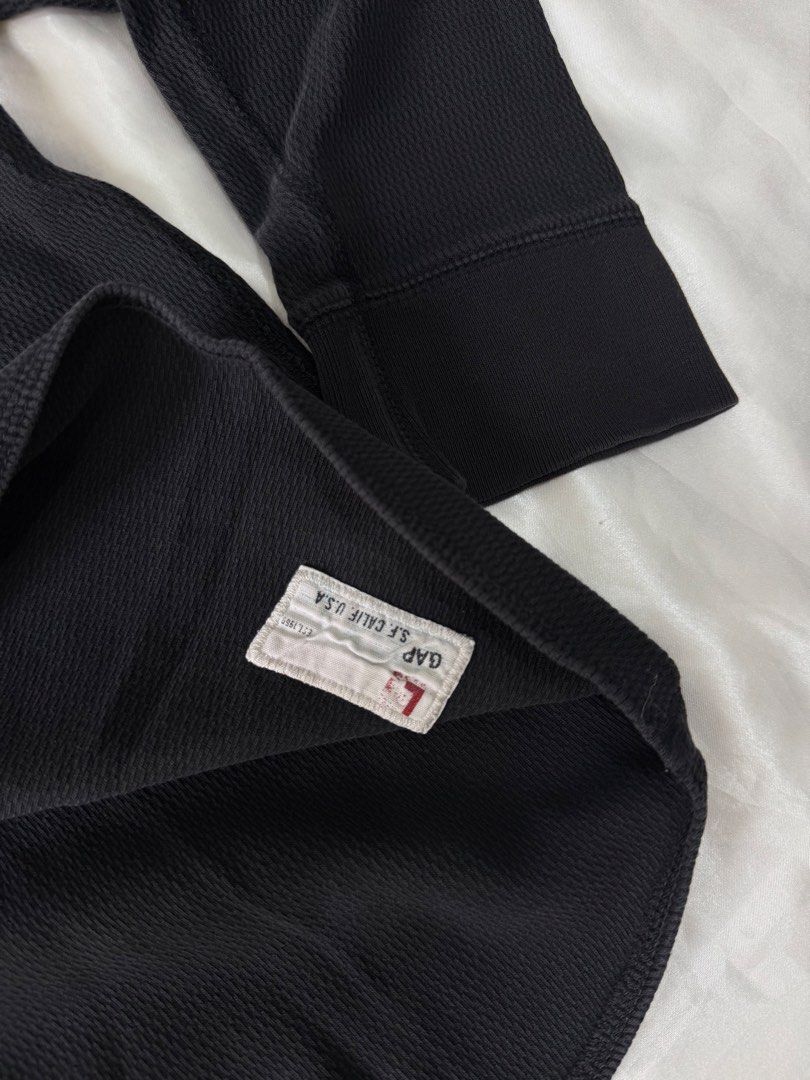 GAP athletic fit sweater (Category: Longsleeves) located in Bulacan. Submitted by byppishh__ (Listing ID 1462586233, Image 3). Description: Size: L Width: 25.5” Length: 22.5” Sleeve: 25.5” In good condition —best for casual streetwear/vinatage-like style.