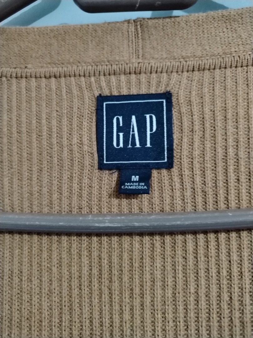 GAP Cardigan Sweater Size M Camel Brown (Category: Coats, Jackets and Outerwear) located in Bacoor. Submitted by joshuaie (Listing ID 1462465067, Image 2). Description: ➡️ In Good Condition ➡️ No issue ➡️ Size medium (pm for dimes).