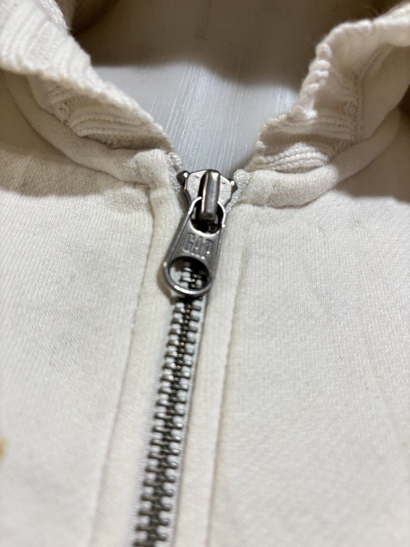 GAP Cream Zip-Up Hoodie (Category: Hoodies) located in Manila. Submitted by danirivera21 (Listing ID 1462442413, Image 2). Description: - GAP Cream Zip-Up Hoodie - Size: Medium (M) - Features: Hood, Pockets - Details: Ribbed cuffs and hem - Material: Made in the Philippines - Style: Casual wear.