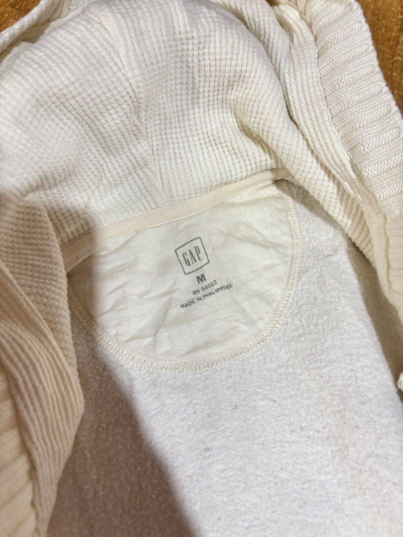 GAP Cream Zip-Up Hoodie (Category: Hoodies) located in Manila. Submitted by danirivera21 (Listing ID 1462442413, Image 3). Description: - GAP Cream Zip-Up Hoodie - Size: Medium (M) - Features: Hood, Pockets - Details: Ribbed cuffs and hem - Material: Made in the Philippines - Style: Casual wear.