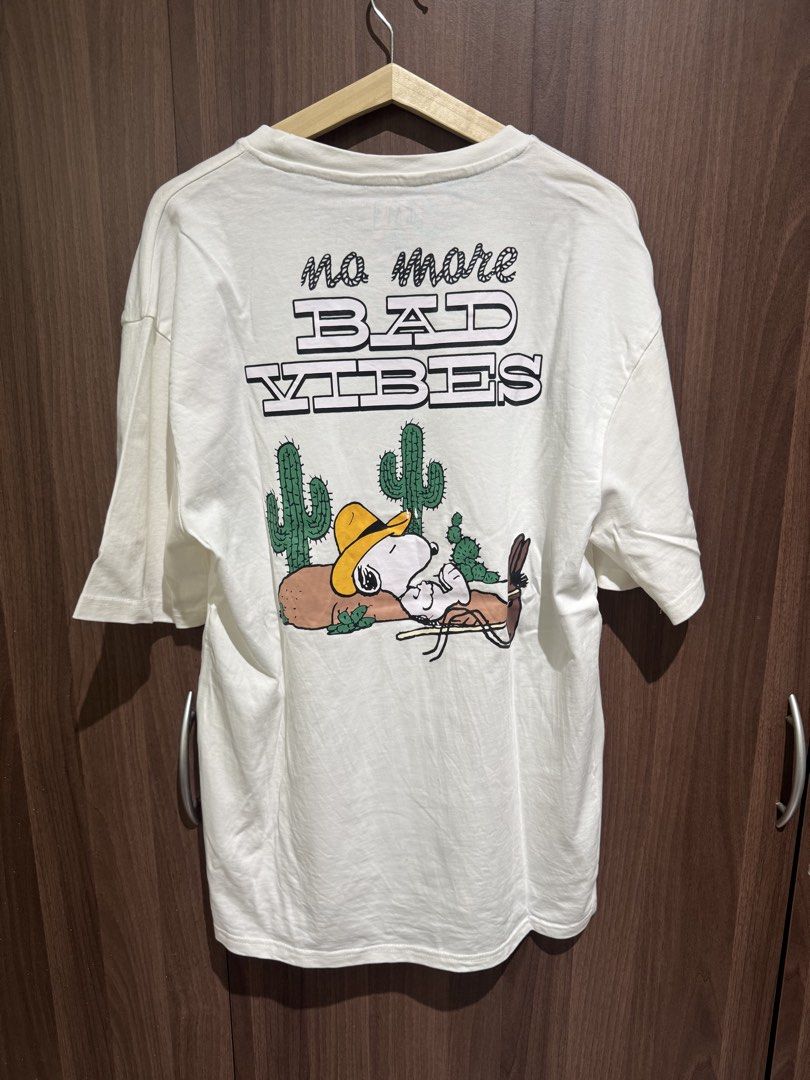 Gap X Snoopy shirt (Category: Shirts) located in Valenzuela. Submitted by shop.spark.joy (Listing ID 1462668035, Image 2). Description: L- 28.5 in W- 20 in.