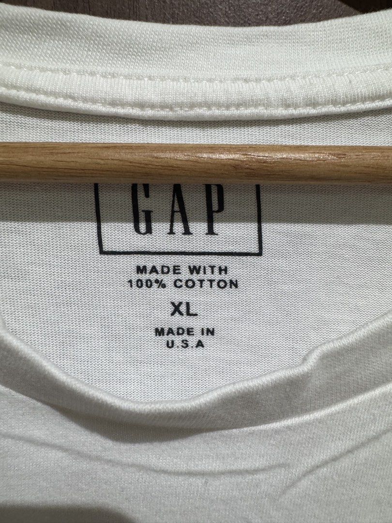 Gap X Snoopy shirt (Category: Shirts) located in Valenzuela. Submitted by shop.spark.joy (Listing ID 1462668035, Image 3). Description: L- 28.5 in W- 20 in.