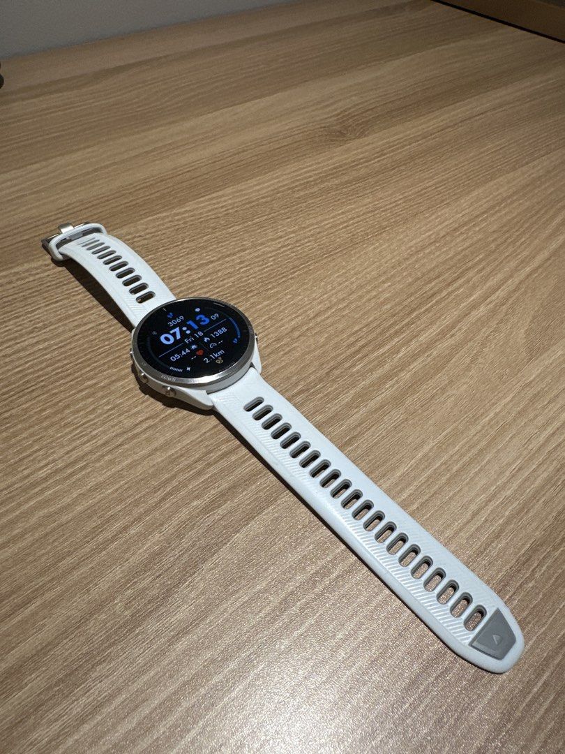 Garmin Forerunner 965 White (Category: Wearables & Smart Watches) located in Quezon City. Submitted by teresaruizz (Listing ID 1462578191, Image 2). Description: - Garmin Forerunner 965 - Color: White strap - Features: Time, Date, Steps, Heart Rate, Duathlon and Triathlon - Ideal for: Tracking runs and workouts - HD bright screen, adjustable strap .