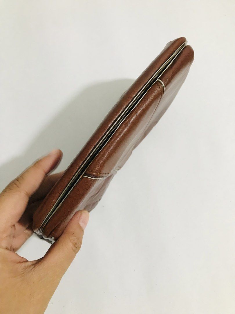 GENUINE LEATHER POUCH (Category: Purses & Pouches) located in Gamu. Submitted by 2022bagsbunny (Listing ID 1462488932, Image 3). Description: .