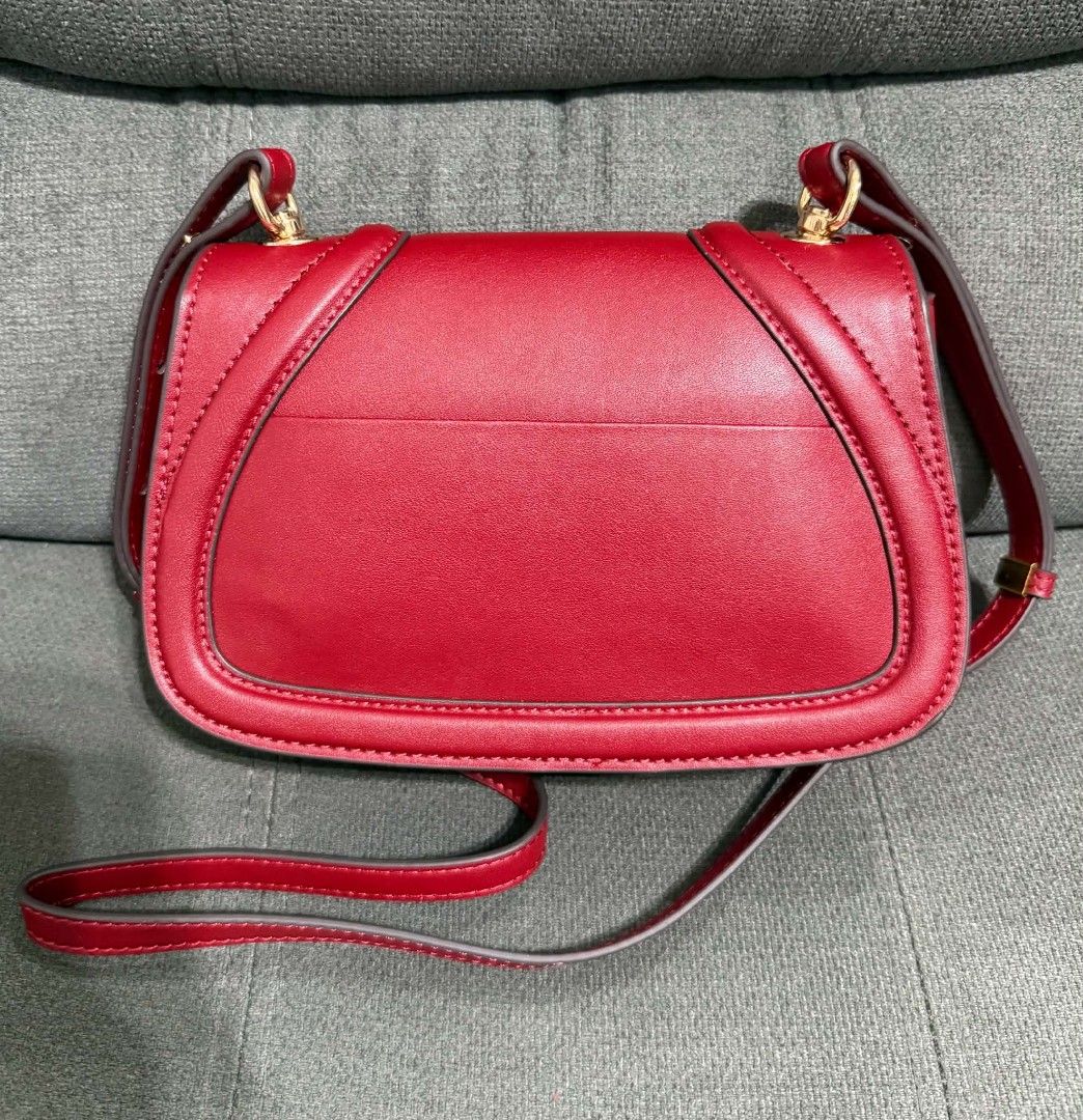 GG Red Blondie (Category: Shoulder Bags) located in Quezon City. Submitted by luxxechic (Listing ID 1462653259, Image 2). Description: coded with black tag with dust bag 2way good as new no issue Japan preloved mop: gcash.