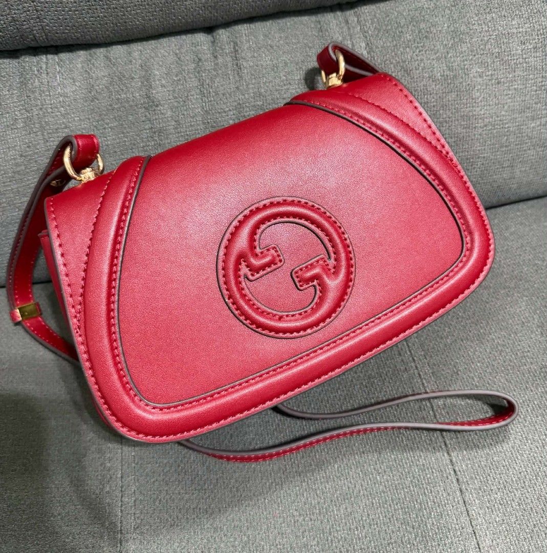 GG Red Blondie (Category: Shoulder Bags) located in Quezon City. Submitted by luxxechic (Listing ID 1462653259, Image 1). Description: coded with black tag with dust bag 2way good as new no issue Japan preloved mop: gcash.
