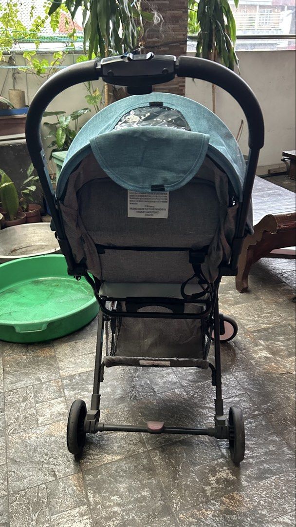 Giant Carrier Stroller - Blue and Grey (Category: Strollers) located in Manila. Submitted by bdbdatbp (Listing ID 1462514944, Image 2). Description: - Lightweight and easy to carry - Canopy for sun protection - Secure 5-point harness - Convenient storage basket - Folds compactly for storage - Swivel wheels for easy maneuvering - Perfect for daily outings - negotiable.