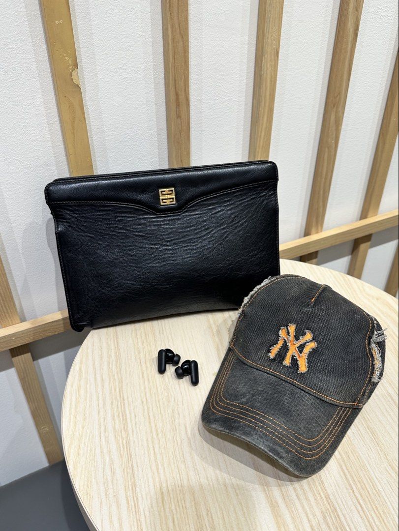 GIVENCHY 4G premium Cowhide Clutch. (Category: Belt bags, Clutches and Pouches) located in Cagayan de Oro. Submitted by kjcartier26 (Listing ID 1462641138, Image 1). Description: Authentic, Flawless, Clean inside/Outside. 🇯🇵💯 - 22k in peso. 😱😱😱😱 - Vintage piece ✨ - In good conditionz. - Good corners, Zipper, Interior..