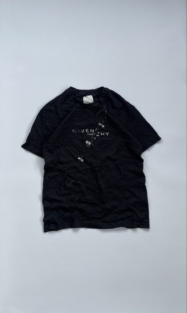 Givenchy trompe - L'oeil effect shirt (Category: Tshirts & Polo Shirts ) located in General Mariano Alvarez. Submitted by savenlester (Listing ID 1462627943, Image 1). Description: Givenchy trompe - L’oeil effect shirt ◾W - 21 ◾L - 27 ◾Good condition ◾Color rate 9/10 ◾No issue .