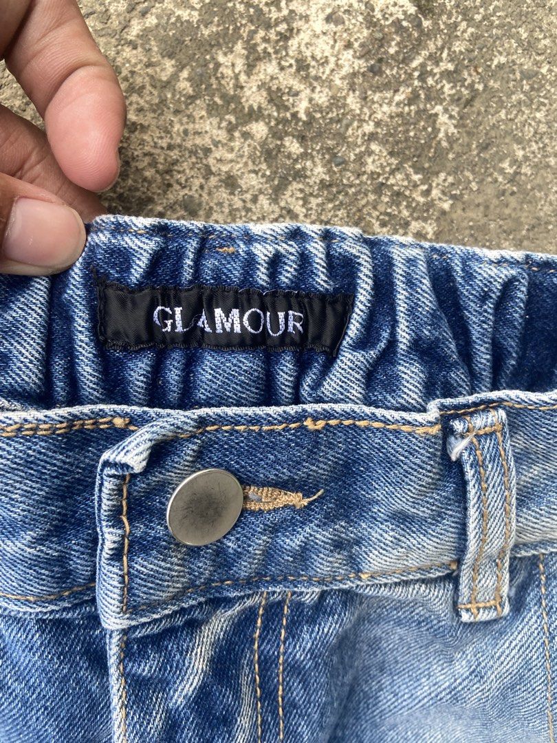 GLAMOUR WASHED TATTERED PANTS (Category: Jeans) located in El Salvador. Submitted by 00jiroo00 (Listing ID 1462446216, Image 3). Description: GLAMOUR WASHED TATTERED PANTS Model height 5’8 Dimensions: free waist up to 34 L - 40.5 T - 14.5 H - 10 Details: good condition must have minor signs of usage need wash Condition: 9/10 Color rate: 9/10 Swipe for more details… 📩 ₱200 📌 Before You Buy: 📃 Please read all item details carefully 📍 Payment-fi