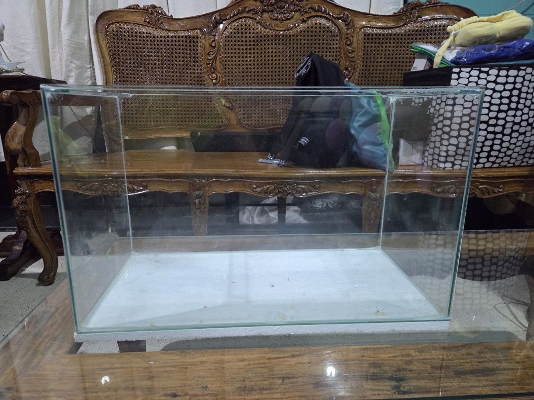 Glass Aquarium Tank 10 gal (Category: Homes & Other Pet Accessories) located in Manila. Submitted by artbag2606 (Listing ID 1462633290, Image 1). Description: - Good-sized glass aquarium tank - Ideal for small fish or plant setups - Clear, high-quality glass - Sturdy and reliable frame - used for hamster - size 20 x 10 x 12 - Ready to use for your aquatic needs.