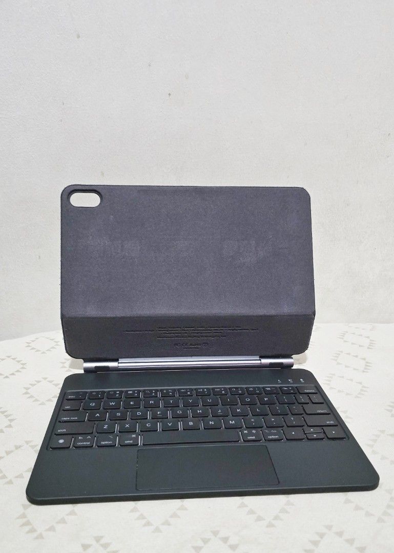 GOJODOQ Magic Keyboard (Category: Cases & Sleeves) located in Quezon City. Submitted by ashsole (Listing ID 1462546368, Image 1). Description: - Wireless Bluetooth keyboard case for tablets - Built-in trackpad for enhanced navigation - 10-meter operating distance - Long standby time: over 50 days - Convenient Type-C charging - Rechargeable 500mAh battery - Manufactured by Shenzhen Xingxing Technology Co., Ltd. - Compatible with Ipad A16 - Complet