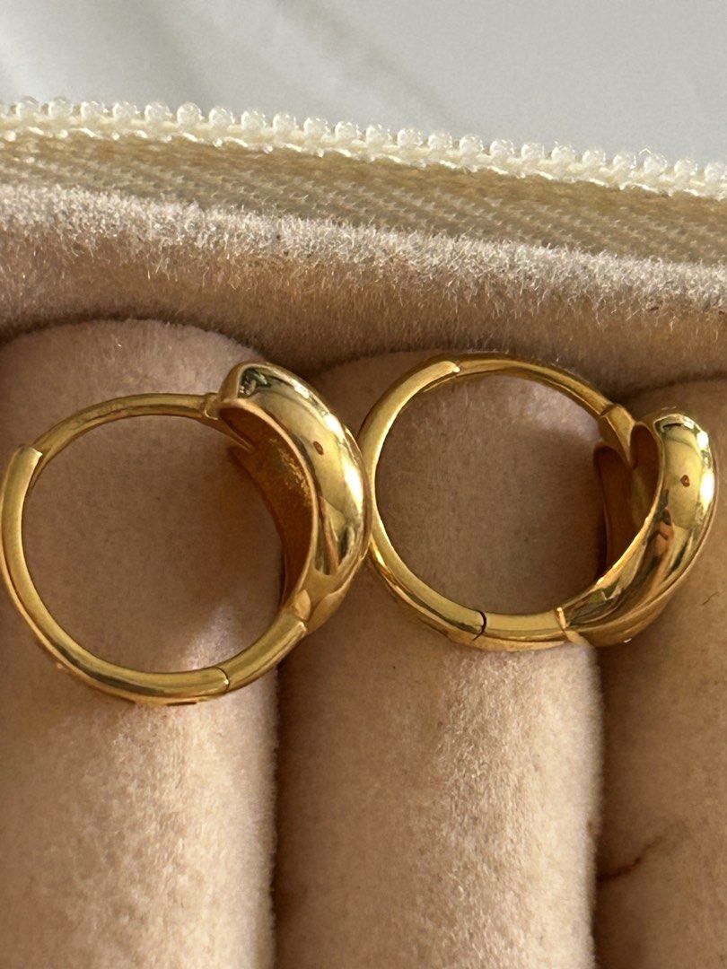 Gold Heart Shaped Hoop Earrings (Category: Earrings) located in Cavite. Submitted by emjheis.preloved (Listing ID 1462447949, Image 3). Description: - Classic gold heart shaped hoop earrings - Perfect for everyday wear or special occasions - Lightweight and comfortable for all-day wear -1.34 grams -7,550 per gram only -18k saudi gold .