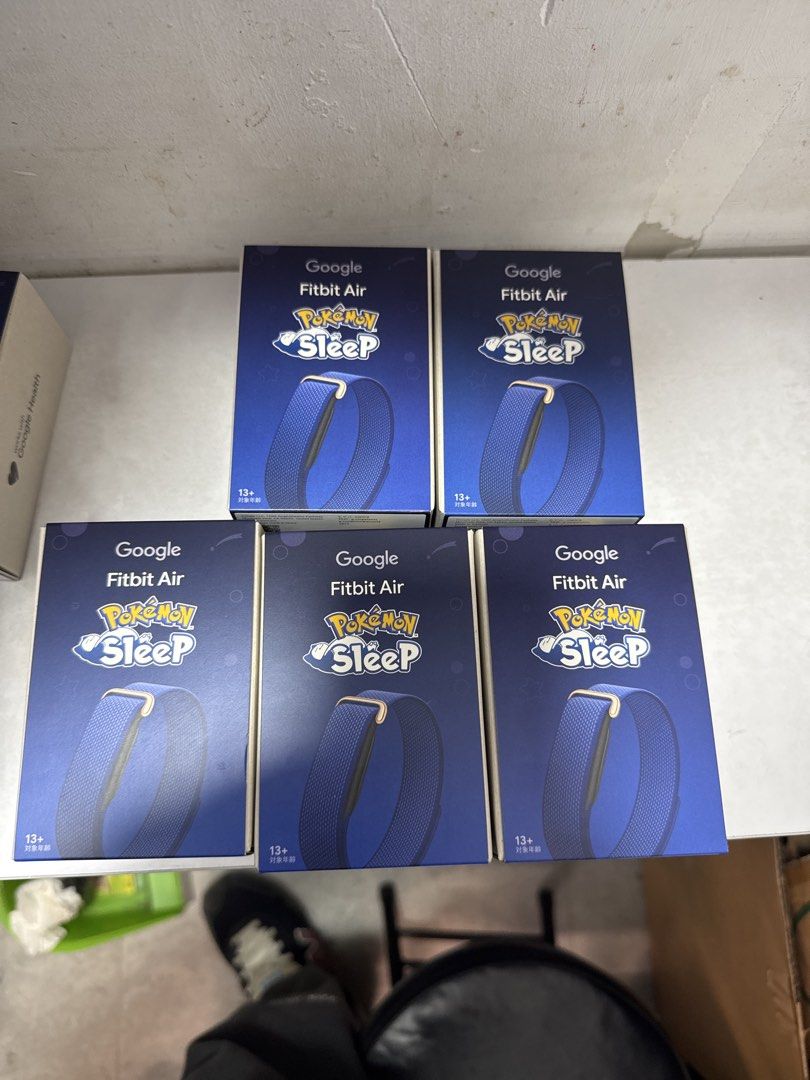 日本限定Google Fitbit Air 寶可夢聯名款 （分類：智能穿戴裝置及智能手錶）位於 Hong Kong。 由 ansonleung007 提交（商品編號 1462536909，圖片 1）。簡介： 有五盒現貨，藍色錶帶，上面有可愛嘅 Pokémon Sleep 圖案。時間啱嘅可以即日交收。