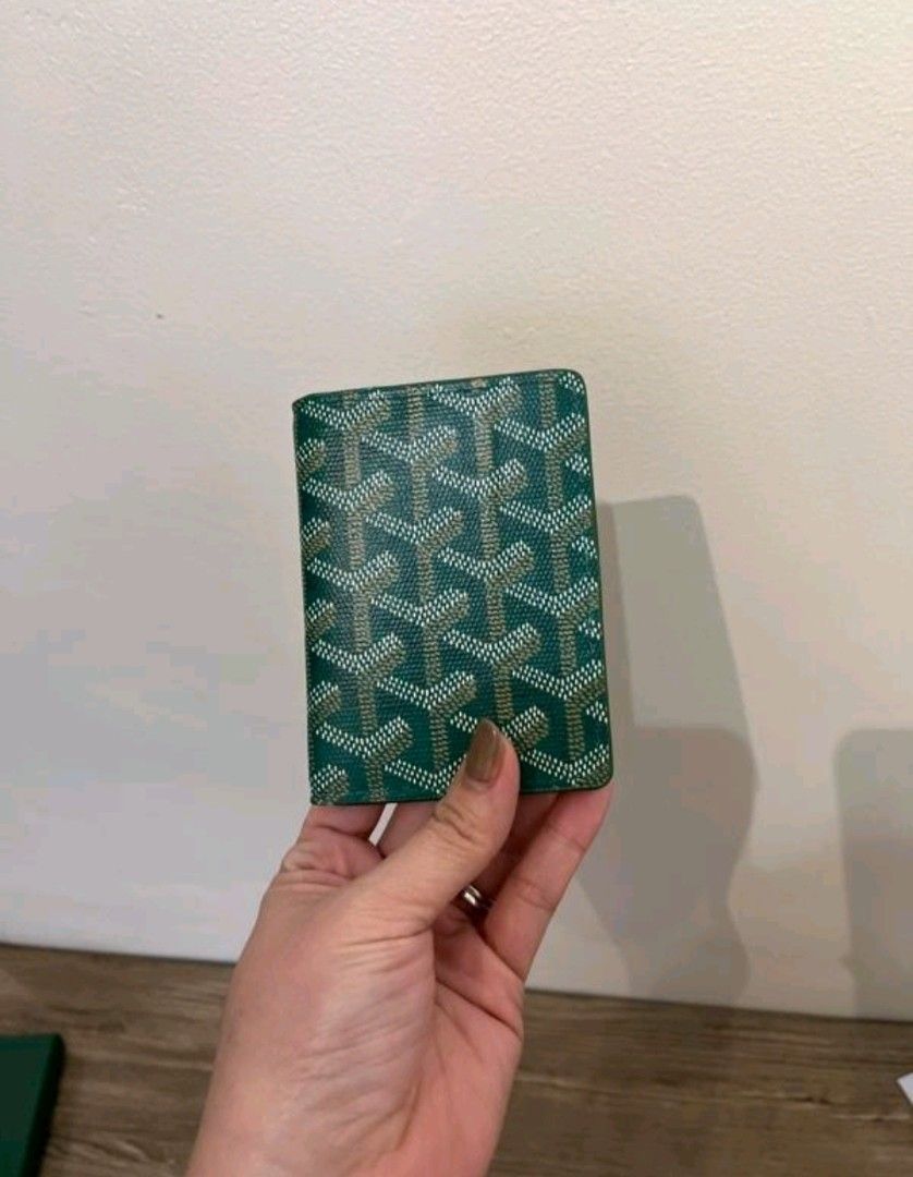 Goyard wallet (Category: Luxury Bags & Wallets) located in Bacoor. Submitted by silvercrystal_288879 (Listing ID 1462465019, Image 2). Description: For sale Green goyard card holder wallet Can send more photos.