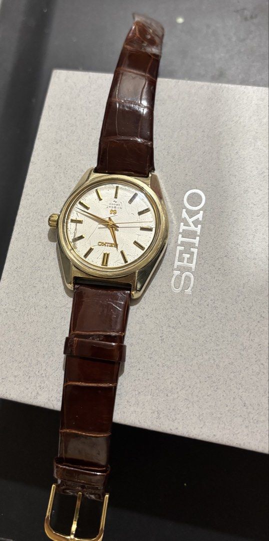Grand Seiko Hi-Beat (Category: Luxury Watches) located in Manila. Submitted by olxph_alexb2233 (Listing ID 1462517618, Image 2). Description: Grand Seiko Hi-Beat 36,000 bph 4520-8000 model with Seiko Credor leather strap, good condition, high frequency with scratches on the glass..