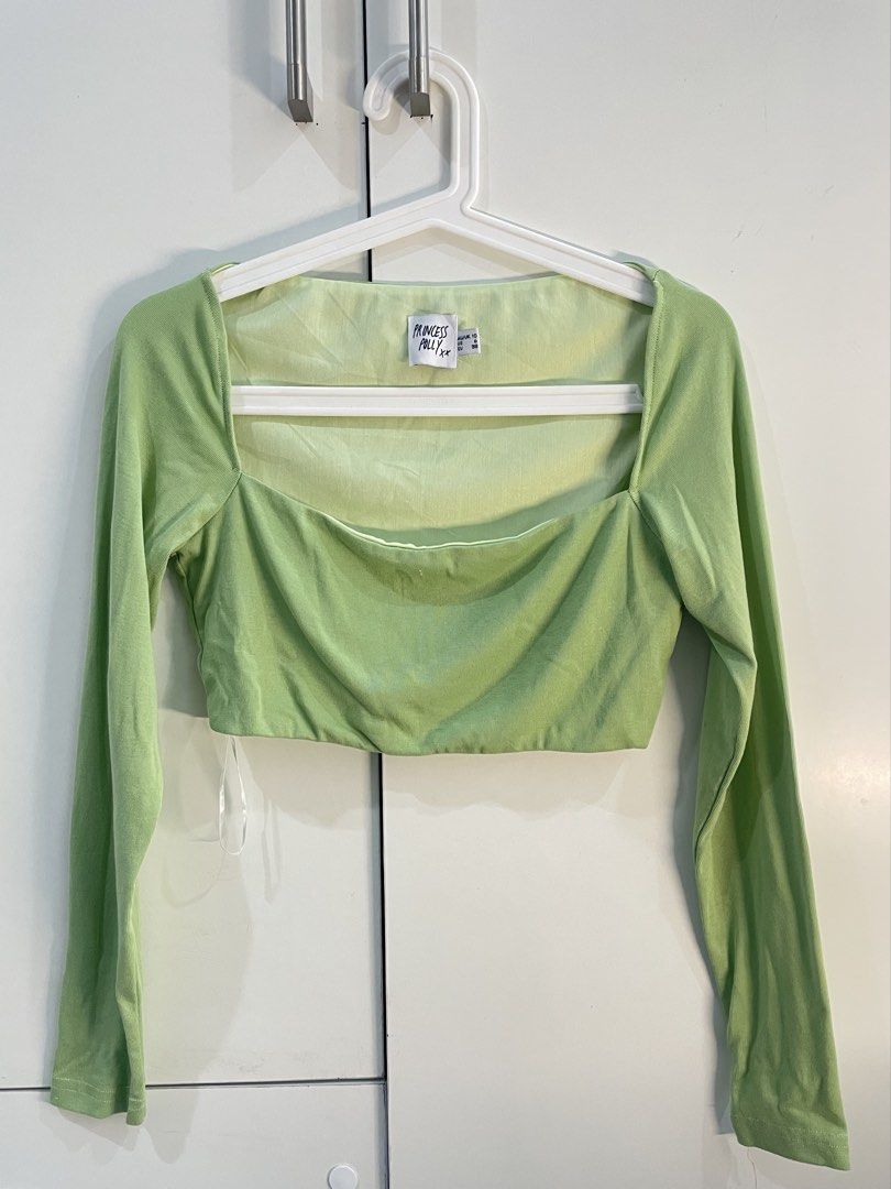 Green Square Neck Cropped Top (Category: Longsleeves) located in Manila. Submitted by raine.star (Listing ID 1462509342, Image 1). Description: Green, long-sleeved, cropped, square neck .