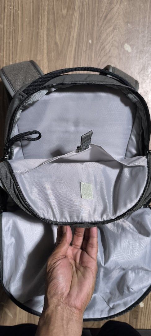 Gregory Sketch 22 Backpack Grey (Category: Backpacks) located in Cabuyao City. Submitted by bdeborja1291 (Listing ID 1462483224, Image 2). Description: - Gregory Sketch 22 backpack - Color: Grey - Main compartment with internal sleeve - Front zip pocket for easy access - Padded shoulder straps for comfort - Ideal for daily commutes or short getaways - Spacious interior.