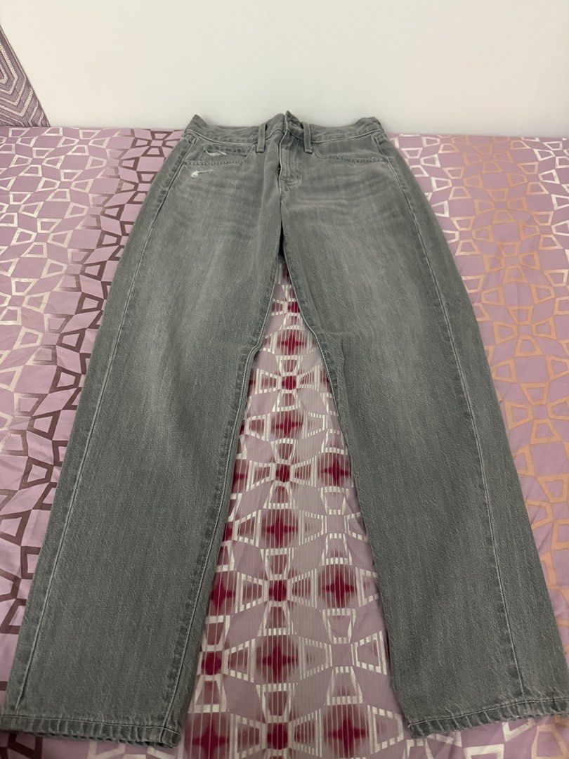 Grey Denim Jeans (Category: Jeans) located in Manila. Submitted by issaabell (Listing ID 1462620062, Image 1). Description: Rfs: declutter Used once or twice MOP: Gcash MOD: Lalamove/Etc..