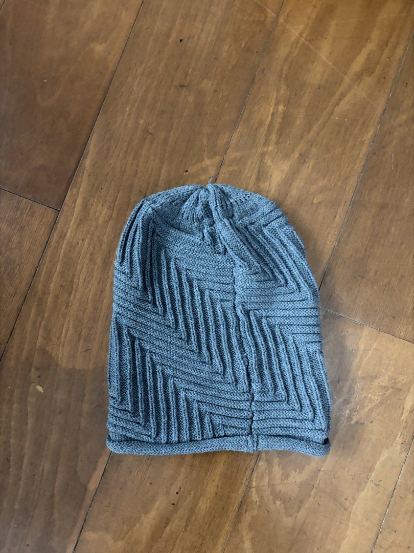 Grey Knit Beanie Hat (Category: Hats & Beanies) located in Muntinlupa City. Submitted by secondhandlove12345 (Listing ID 1462490669, Image 1). Description: - Grey knit beanie - Unique all-over zigzag pattern - Stretchy material for a comfortable fit - Perfect for staying warm - Simple and stylish design Negotiable For winter/autumn .