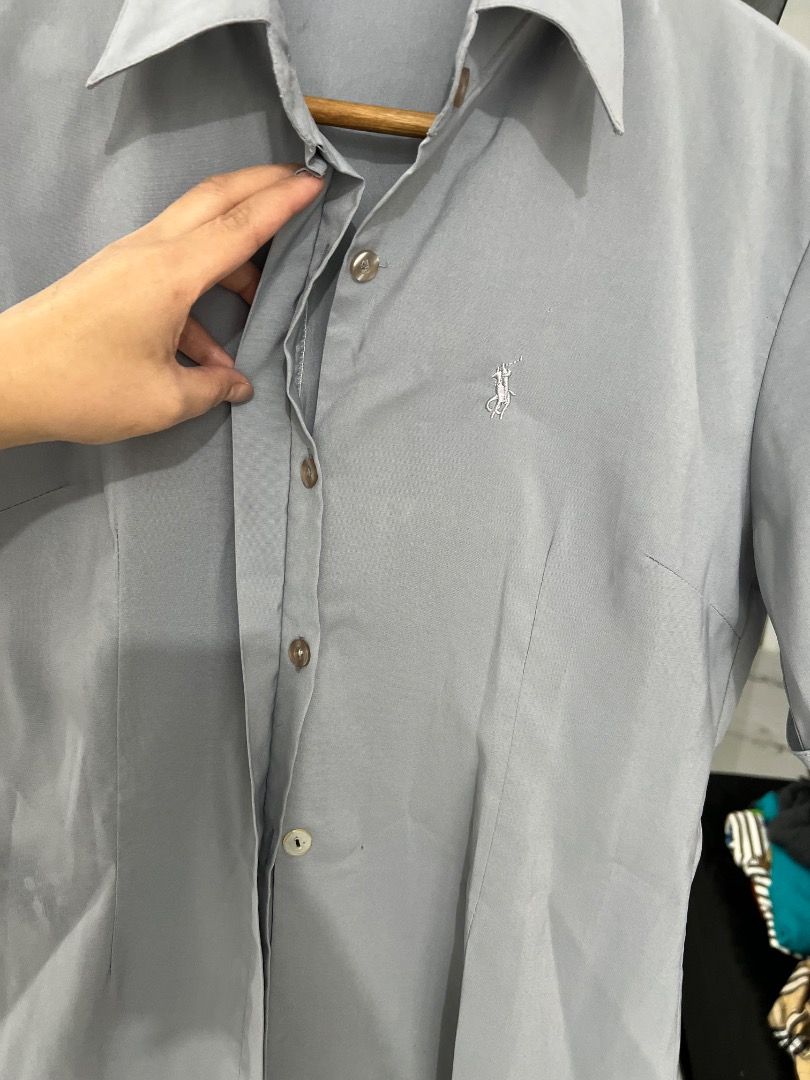 Grey Short Sleeve Button Up Shirt with Logo (Category: Tshirts & Polo Shirts ) located in Baguio. Submitted by pureearth.5f1c08 (Listing ID 1462544805, Image 3). Description: - Grey short sleeve button up shirt - Small embroidered logo on chest - Classic collar - Cuffed sleeves - Versatile for casual or work attire.