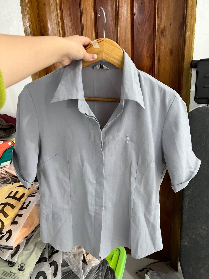 Grey Short Sleeve Button Up Shirt with Logo (Category: Tshirts & Polo Shirts ) located in Baguio. Submitted by pureearth.5f1c08 (Listing ID 1462544805, Image 2). Description: - Grey short sleeve button up shirt - Small embroidered logo on chest - Classic collar - Cuffed sleeves - Versatile for casual or work attire.