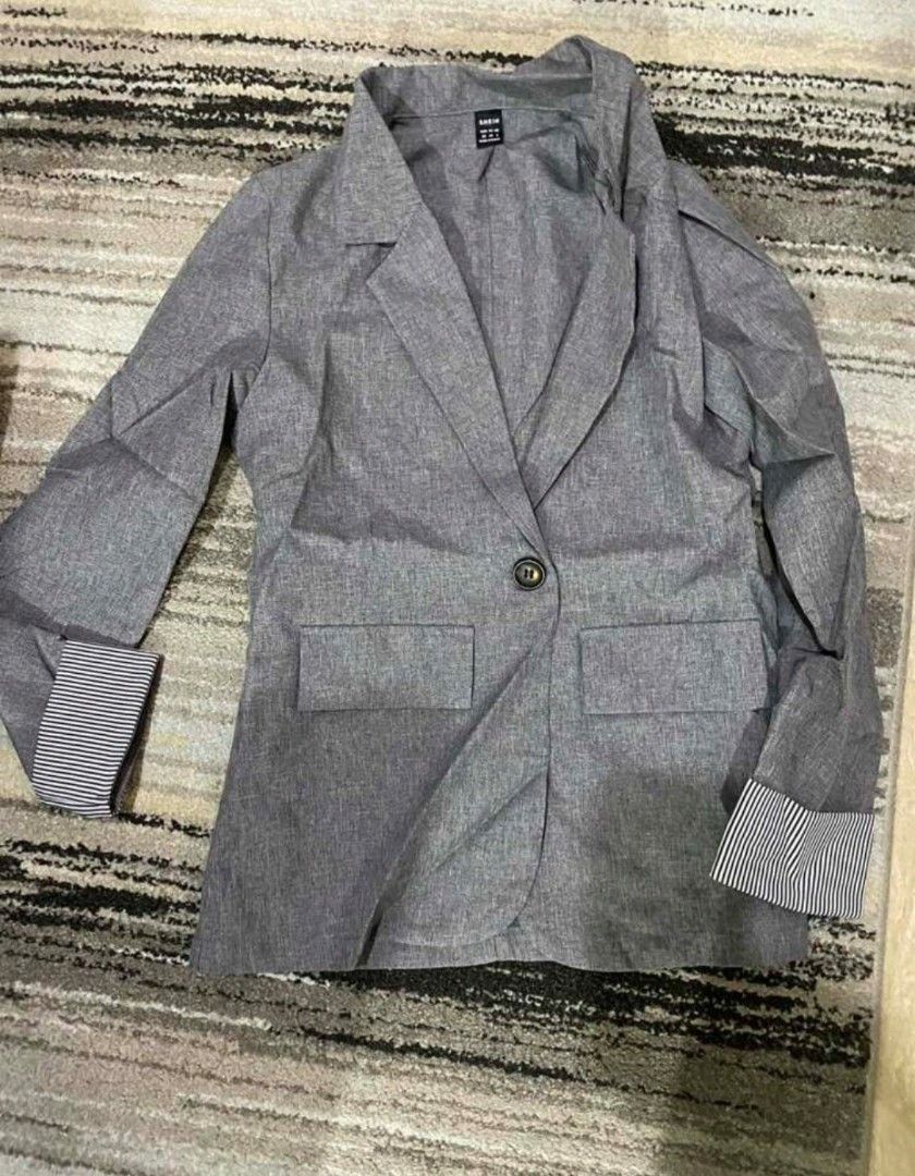 Grey Striped Cuff Blazer (Category: Coats, Jackets and Outerwear) located in Muntinlupa City. Submitted by yanyan1888 (Listing ID 1462565564, Image 2). Description: - Stylish grey blazer - Features eye-catching striped cuffs - Single button closure for a clean look - Two functional front pockets - Versatile for both work and casual occasions - Effortless to style with various outfits.
