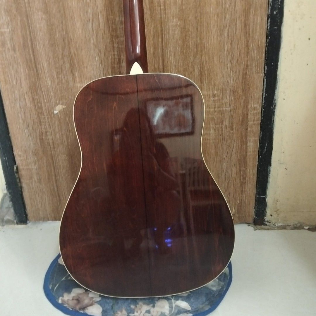 Groove Acoustic Guitar (Category: Musical Instruments) located in San Fernando. Submitted by shanesofi (Listing ID 1462462282, Image 2). Description: - Groove acoustic guitar - Natural wood finish on body and neck - Darker wood accent on the back - Six tuning pegs on the headstock - Ideal for beginners or casual players - Ready for its new owner.