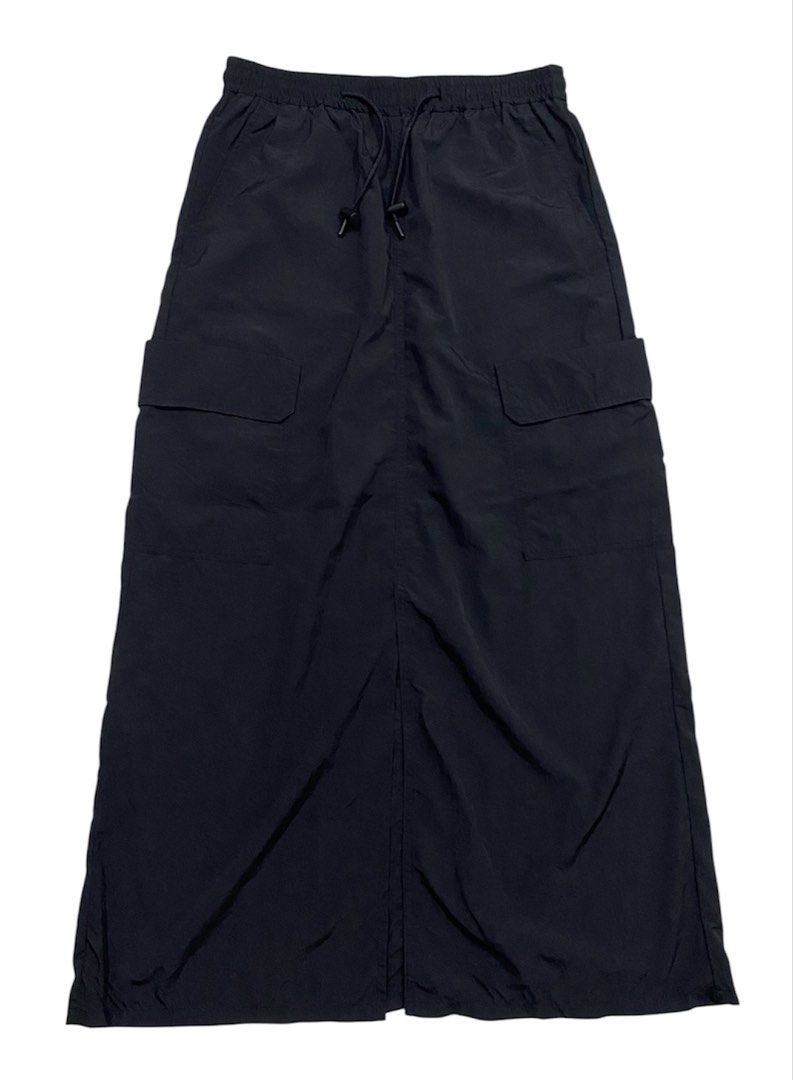 GU by UNIQLO CARGO SKIRT (Category: Skirts) located in Quezon City. Submitted by qlothingmanila (Listing ID 1462533883, Image 3). Description: GU by UNIQLO CARGO SKIRT •Medium on tag •Like new ✨ •Waist fits 27 to 34 inches •34 inches length 🏷️390 ‼️FIRST TO PAY GET THE ITEM‼️.