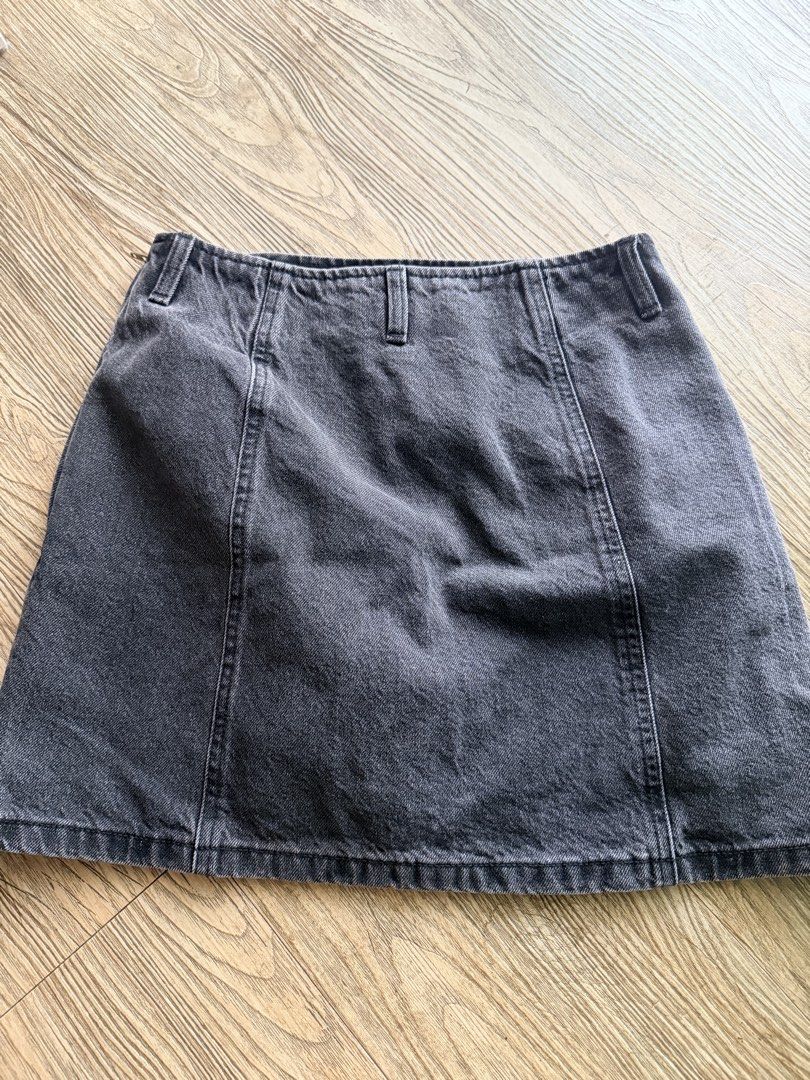 GU Denim Skort - Black (Category: Skirts) located in Pasig City. Submitted by wandererscab_2.0 (Listing ID 1462519081, Image 3). Description: 💯 Original Bought in Tokyo, Japan Size: small MOP: bdo or gcash Shipping c/o the buyer.