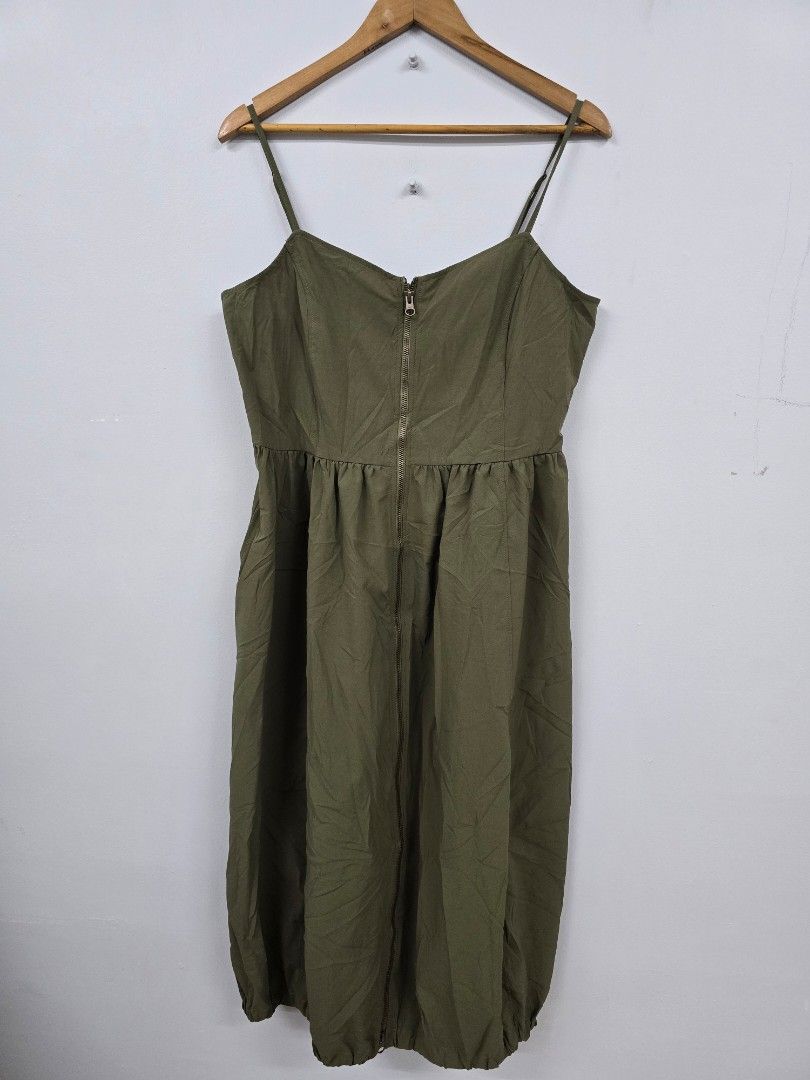 GU Front-zip bubble hem dress ( Olive ) (Category: Dresses) located in Manila. Submitted by kk_gu.uniclothing.wear (Listing ID 1462629142, Image 2). Description: GU Front-zip bubble hem dress ( Olive ) Size - XL W - 17" L - 46" Price : 450+sf MOP: GCash Courier — J&T Location: Santo Tomas, Pampanga Reminders: 🙅‍♀️ STRICTLY NO CANCELLATION. 🙅‍♀️ NO RETURN/EXCHANGE/REFUND..