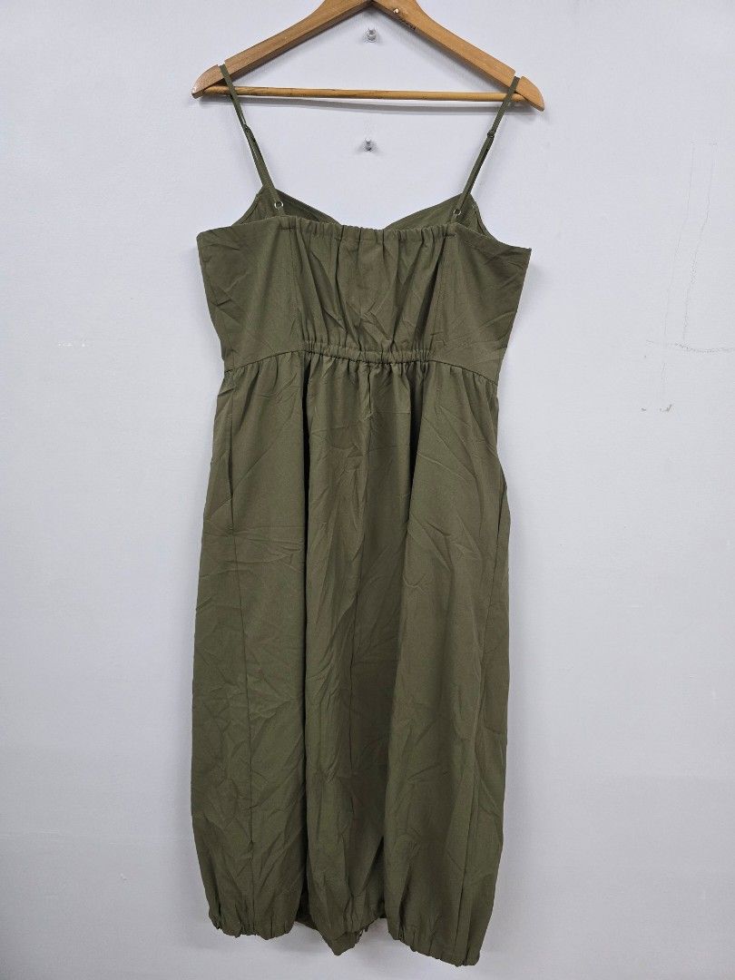 GU Front-zip bubble hem dress ( Olive ) (Category: Dresses) located in Manila. Submitted by kk_gu.uniclothing.wear (Listing ID 1462629142, Image 3). Description: GU Front-zip bubble hem dress ( Olive ) Size - XL W - 17" L - 46" Price : 450+sf MOP: GCash Courier — J&T Location: Santo Tomas, Pampanga Reminders: 🙅‍♀️ STRICTLY NO CANCELLATION. 🙅‍♀️ NO RETURN/EXCHANGE/REFUND..