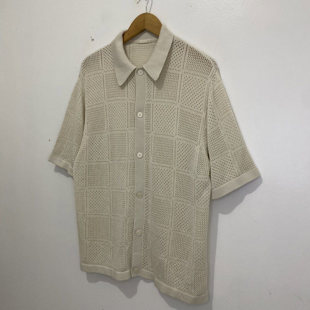 Gu Mesh Knit Polo (Category: Tshirts & Polo Shirts ) located in Tanauan. Submitted by flexingthriftsph (Listing ID 1462622324, Image 2). Description: Gu Mesh Knit Polo Large on tag 20.5 inches - chest 27 inches - length Excellent condition -800.00.