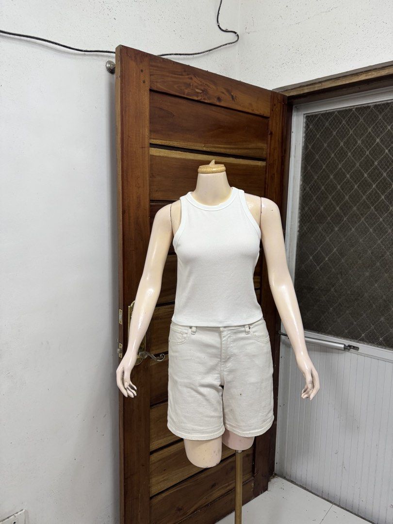 GU Ribbed Tank Top - Off White (Category: Sleeveless) located in Cavite. Submitted by yakultjeni85475 (Listing ID 1462652021, Image 2). Description: - Brand: GU - Color: Off-white - Style: Sleeveless, Racerback - Material: Ribbed fabric - Features: Comfortable, versatile - Occasion: Casual wear, layering.
