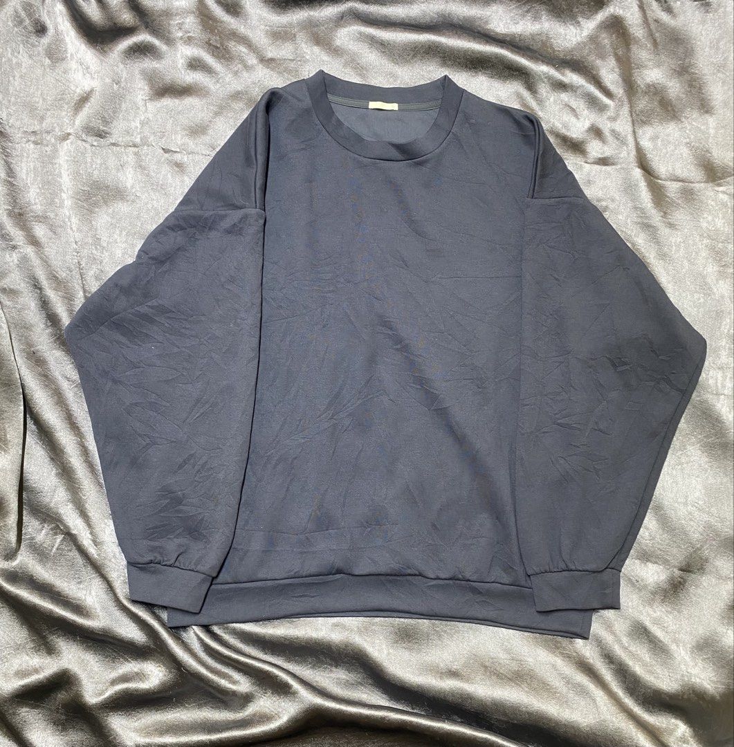 GU Sweater (Category: Coats, Jackets and Outerwear) located in General Trias. Submitted by kevinthriftshop (Listing ID 1462492511, Image 1). Description: .