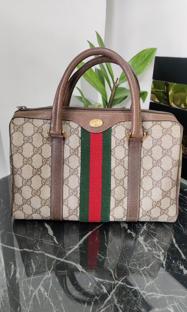 Gucci doctors bag💯 (Category: Cross-body Bags) located in Andop. Submitted by dailyluxxurybrands (Listing ID 1462609339, Image 2). Description: authentic 💯 Gucci doctors bag in good condition normal signe of use only.