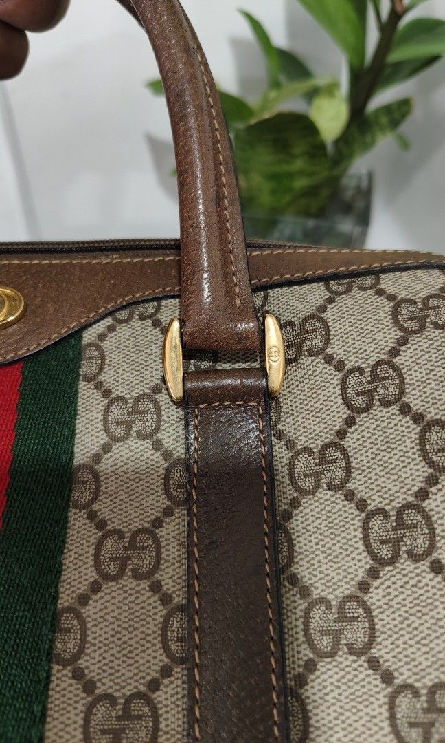 Gucci doctors bag💯 (Category: Cross-body Bags) located in Andop. Submitted by dailyluxxurybrands (Listing ID 1462609339, Image 3). Description: authentic 💯 Gucci doctors bag in good condition normal signe of use only.