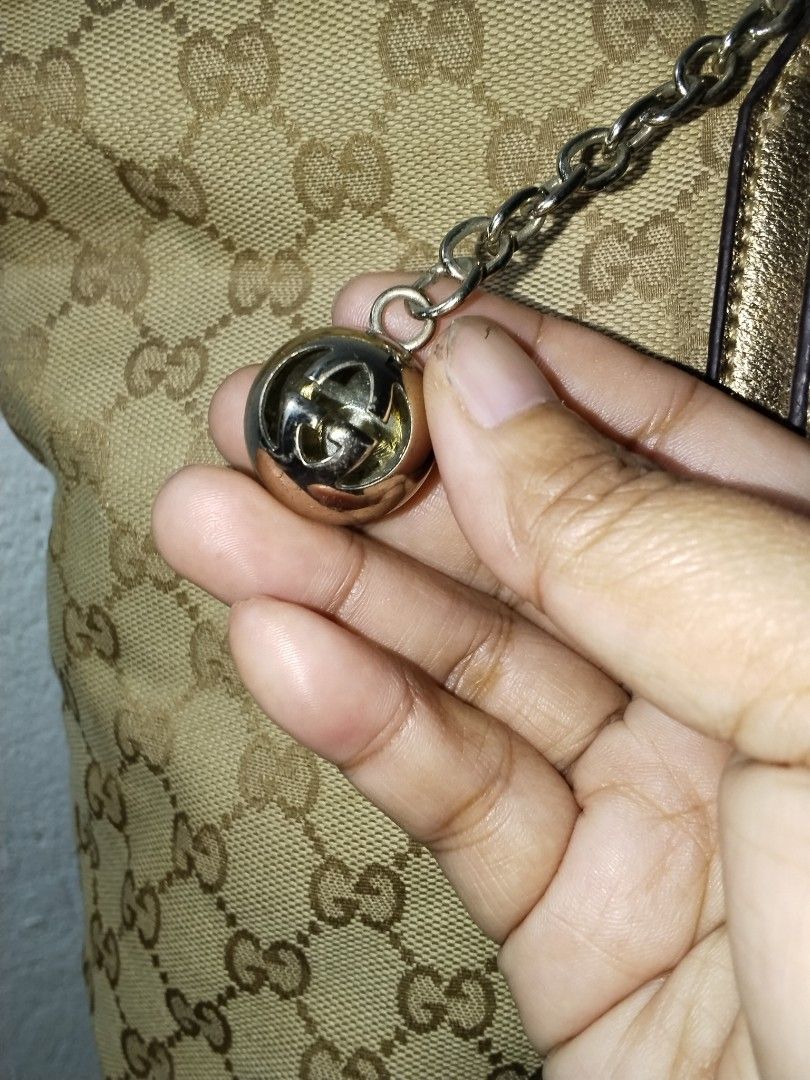 Gucci Tote (Category: Shoulder Bags) located in Cavite. Submitted by bagssection04 (Listing ID 1462603971, Image 2). Description: Gucci tote canvas material large size.