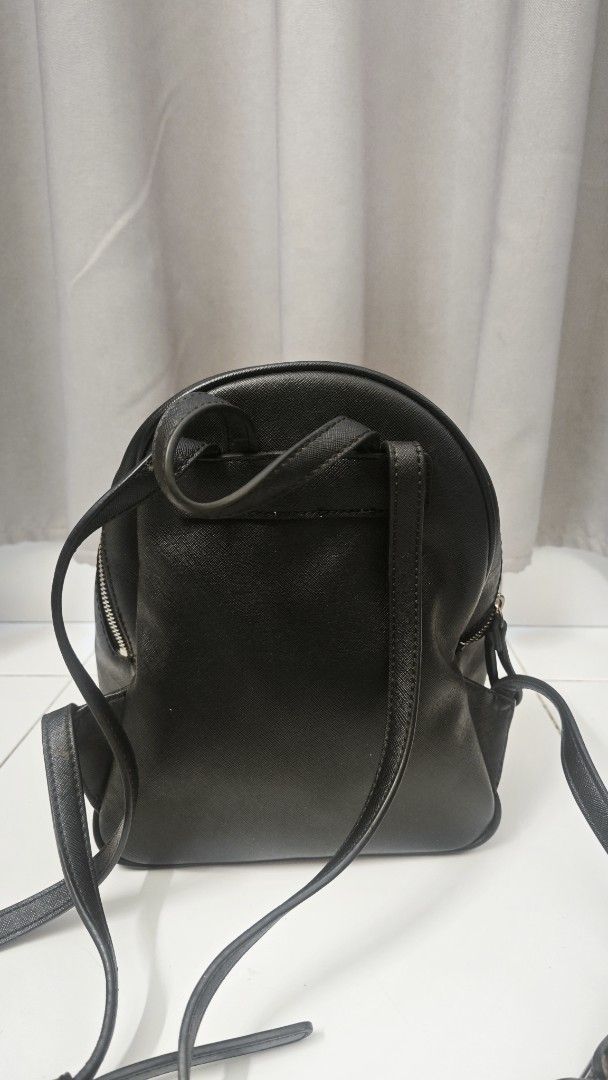Guess Backpack (Category: Backpacks) located in Bayan Lepas. Submitted by mayijo (Listing ID 1462481213, Image 2). Description: NP RM600 Selling as it is Not for fussy buyer.