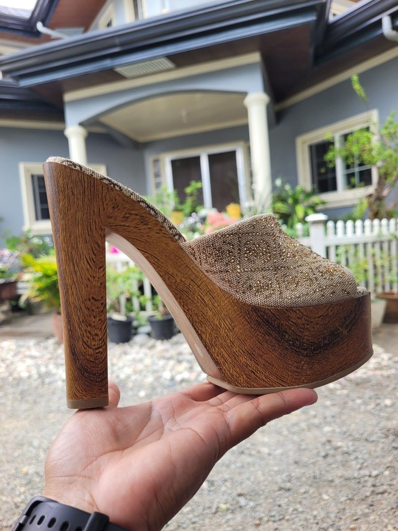 Guess Platform Wedge Heels (Category: Heels) located in Manila. Submitted by mrs.jane08 (Listing ID 1462491042, Image 1). Description: - Guess platform wedge heels - Tan and gold patterned fabric upper - Wooden-look wedge heel and platform - Slip-on style - Super cute and unique design - Great for dressing up an outfit.