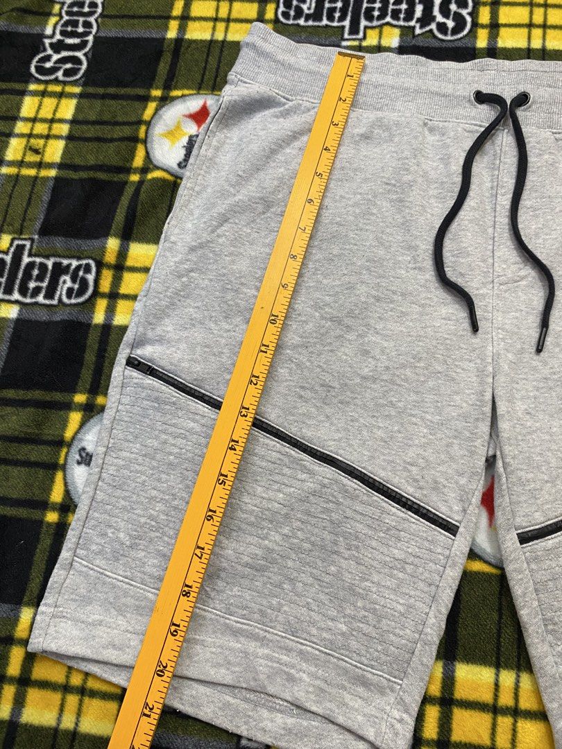 Guess, Sweat shorts (Category: Shorts) located in Cavite. Submitted by jc_thrift95 (Listing ID 1462580014, Image 3). Description: - light grey Guess sweat shorts featuring a small triangular logo patch near the rear pocket. - Stretch,Garterized. - Two side pockets, one at the back (right). - No issue, need wash - Made in Vietnam - Color rate 9/10 - See details picture for dimes..