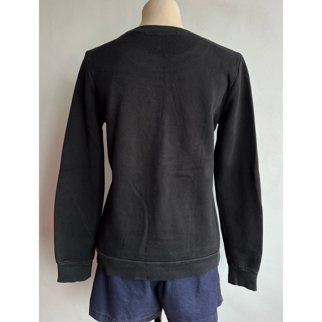 Guess Sweatshirt Jacket pullover (Category: Coats, Jackets and Outerwear) located in Quezon City. Submitted by rosepam (Listing ID 1462608472, Image 3). Description: Guess Embossed 3D Logo Sweatshirt Size on tag: S FIX PRICE Measurements posted for reference Wash before wearing (stored item).